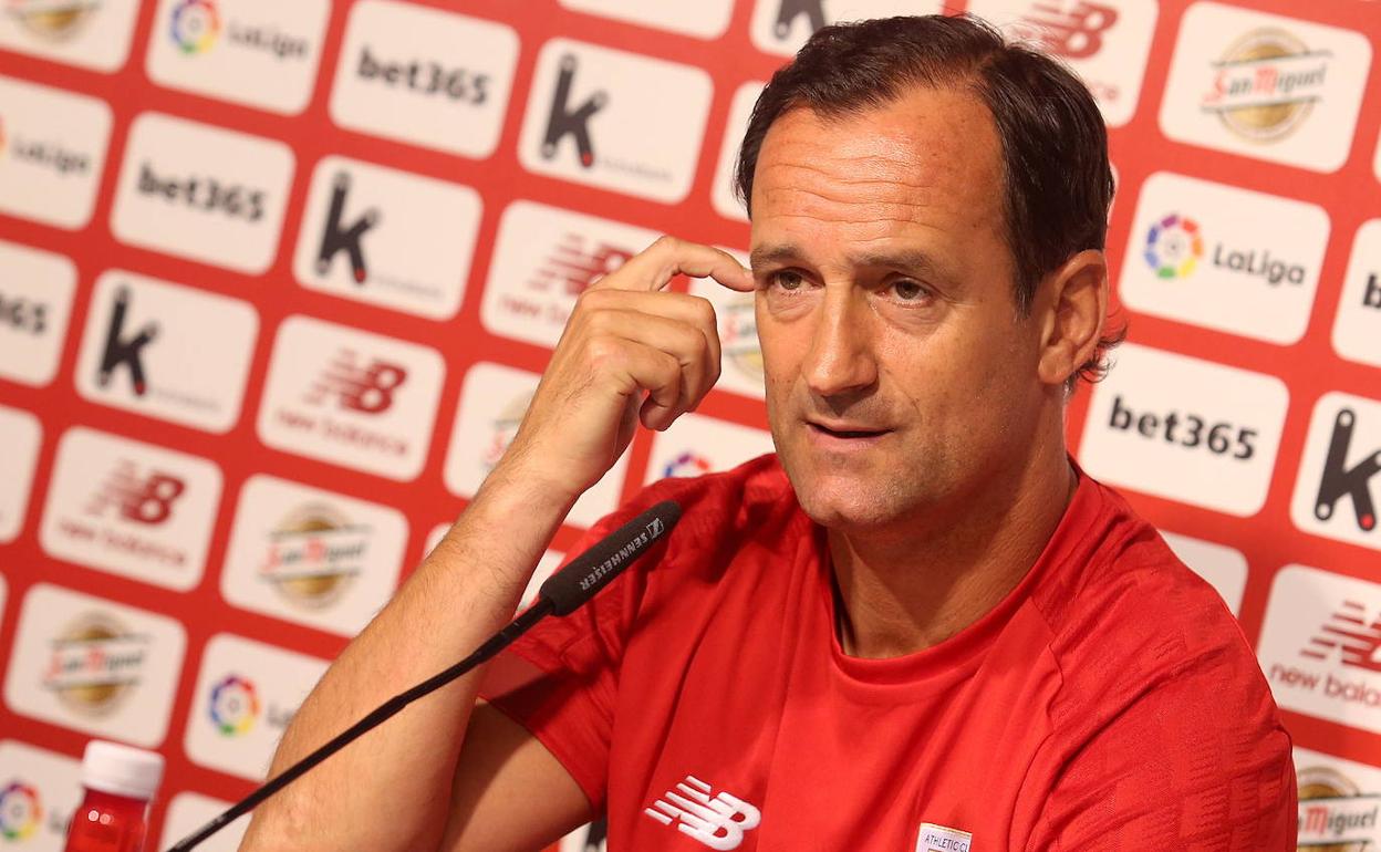 El técnico Joseba Etxeberria.