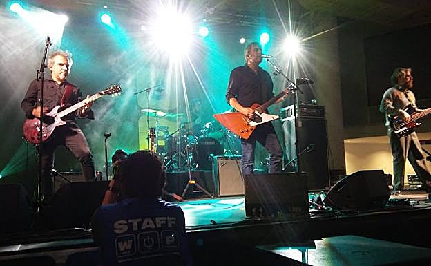 Los Deltonos en acción nocturna