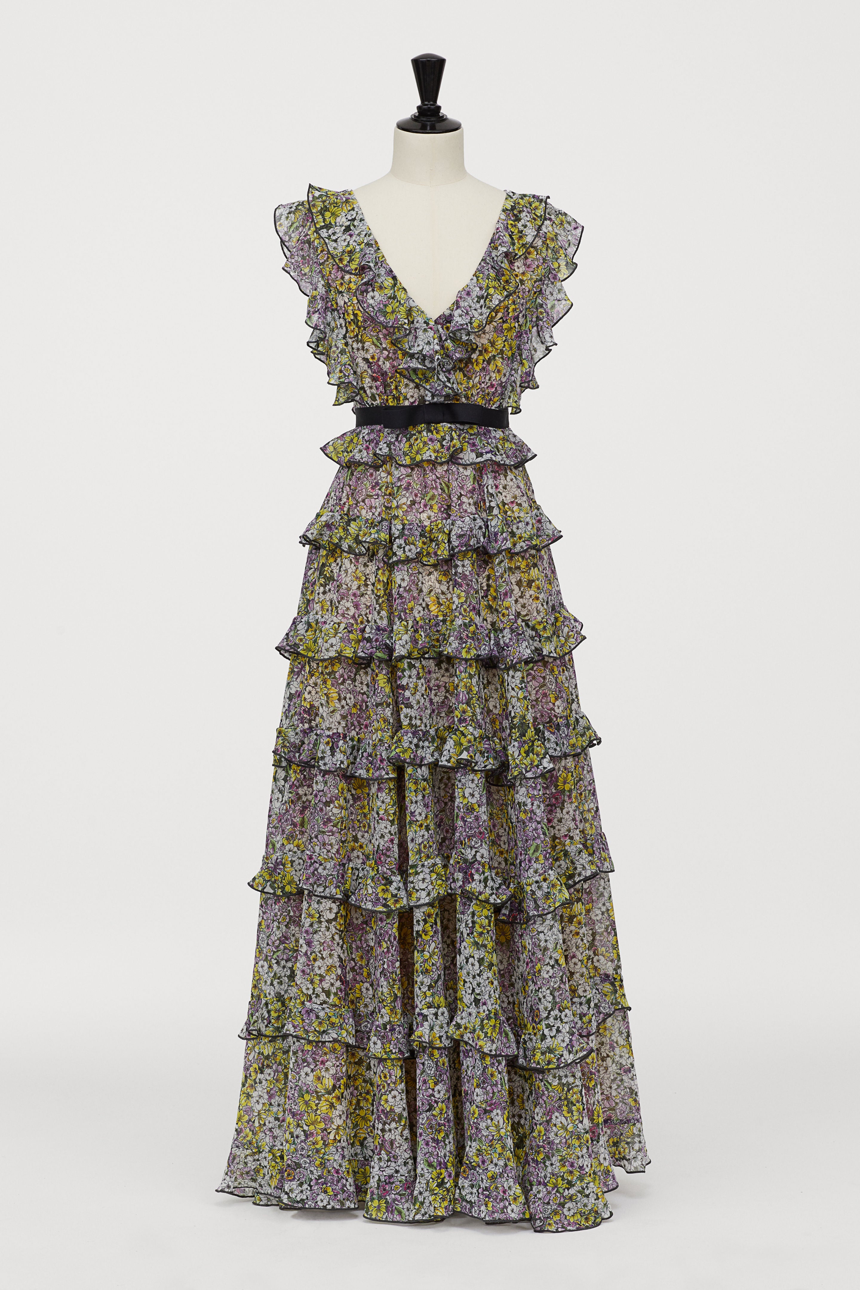 Vestido largo de volantes y flores, de Giambattista Valli x H&M (179 euros).