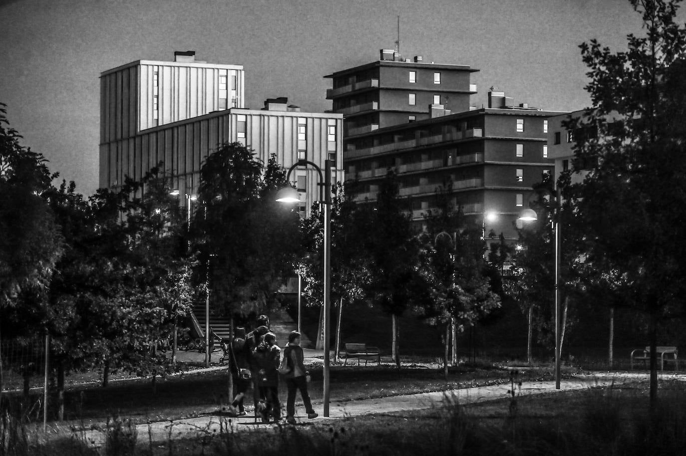 Junto a Sansomendi y Ali ha nacido Zabalgana. Las viviendas de la Avenida de Zabalgana se ven desde aquí. 