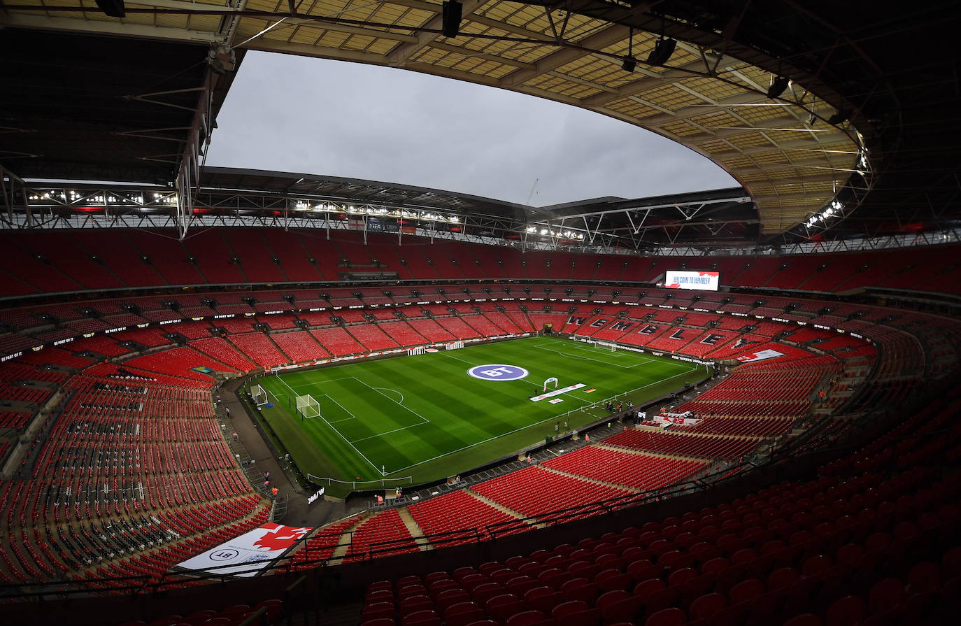 Estadio de Wembley (Londres). Fue renovado en 2007 y cuenta con una capacidad para 90.000 espectadores. Además de los tres encuentros decisivos, se disputarán tres partidos del grupo E y uno de octavos de final.