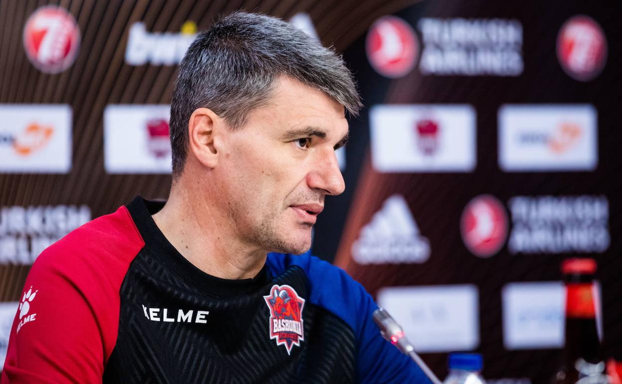 Velimir Perasovic, durante una rueda de prensa.