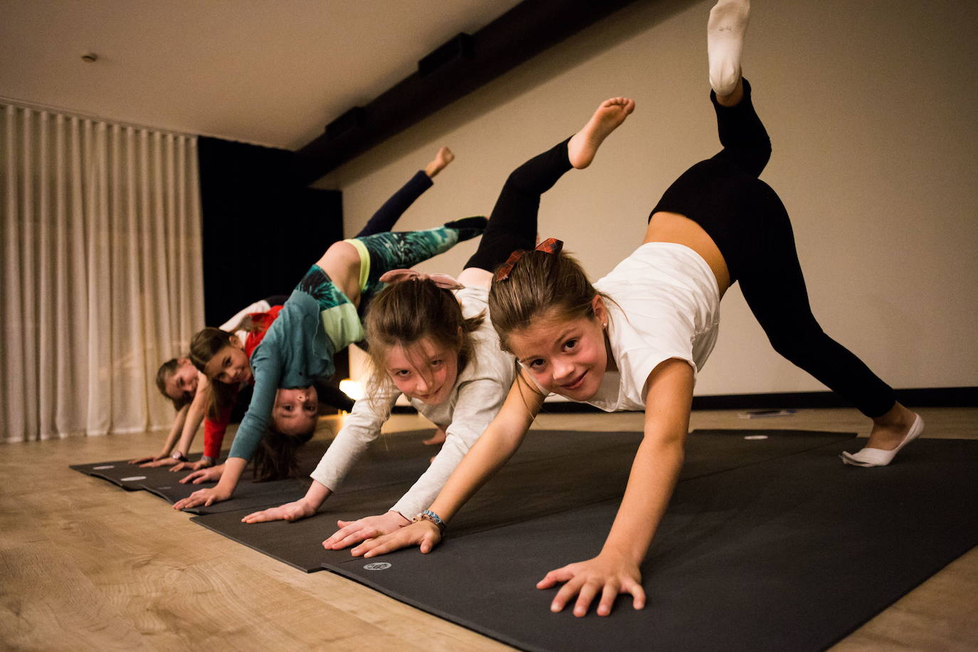 Una de las posiciones grupales que practican.