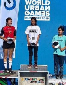 Imagen secundaria 2 - Mery Muñoz compitiendo, entrenando o subiéndose al podio, como ocurrió este año en los World Urban Games, donde fue segunda en Budapest. 
