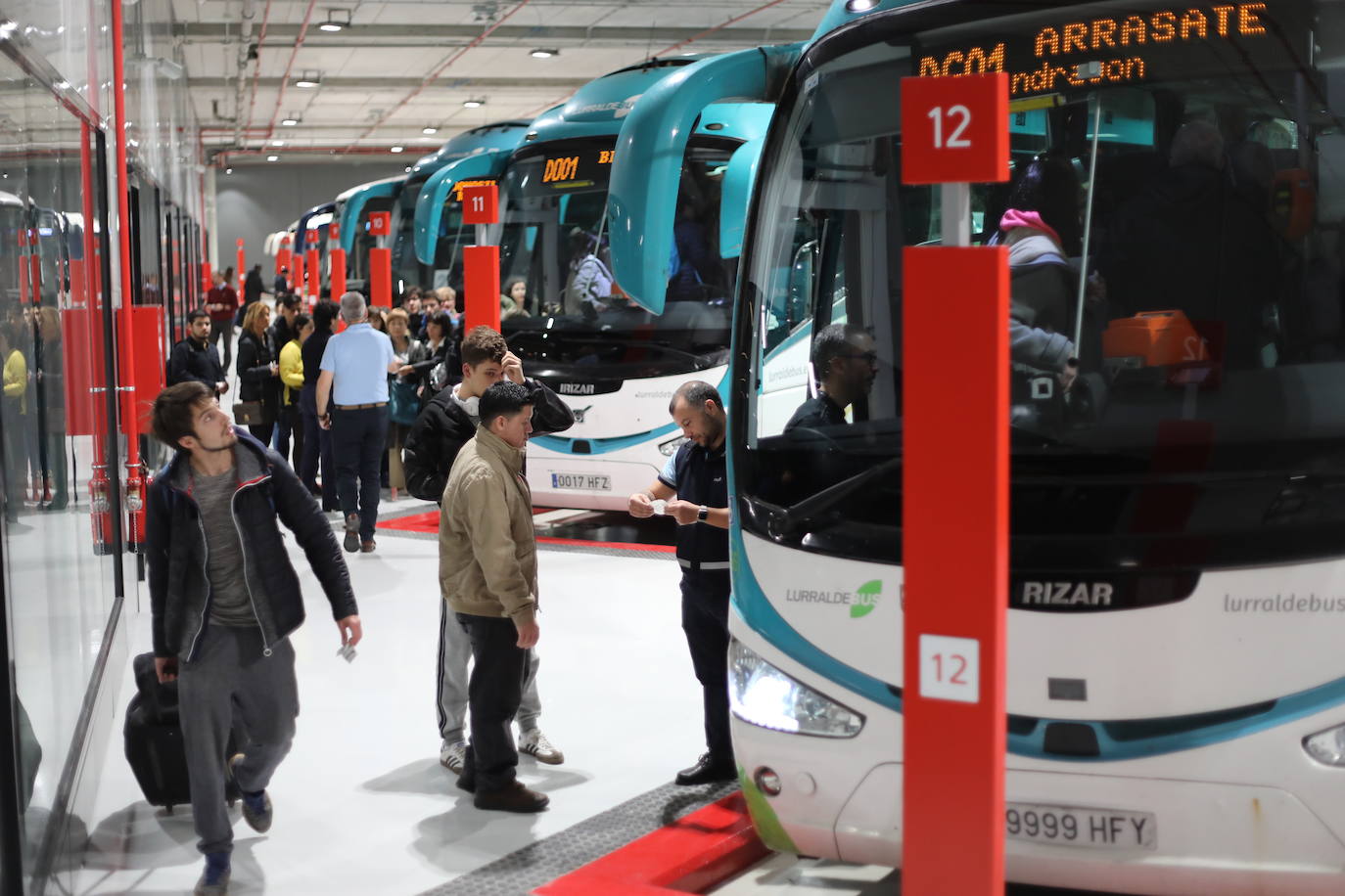 Fotos: Normalidad en la segunda jornada de la nueva estación de autobuses de Bilbao