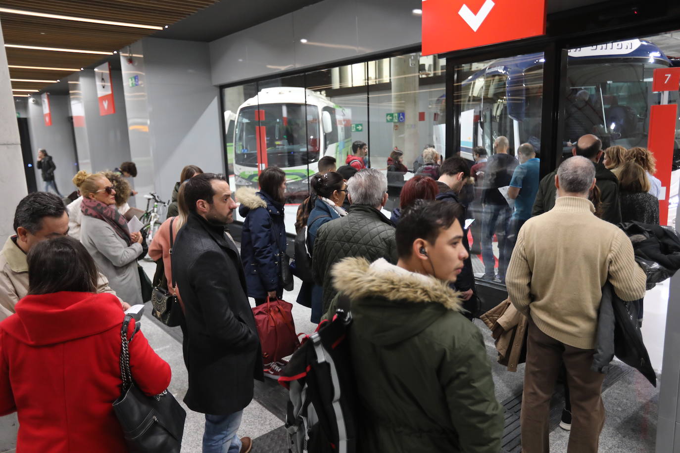 Fotos: Normalidad en la segunda jornada de la nueva estación de autobuses de Bilbao