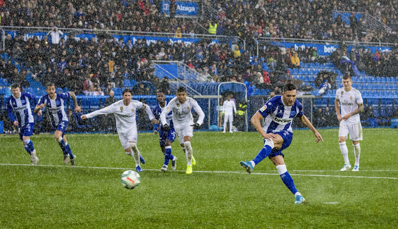 Fotos: Las mejores imágenes del Alavés-Real Madrid