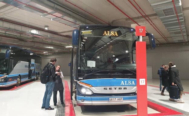 Galería. Así ha sido la llegada en autobús a la nueva estación.