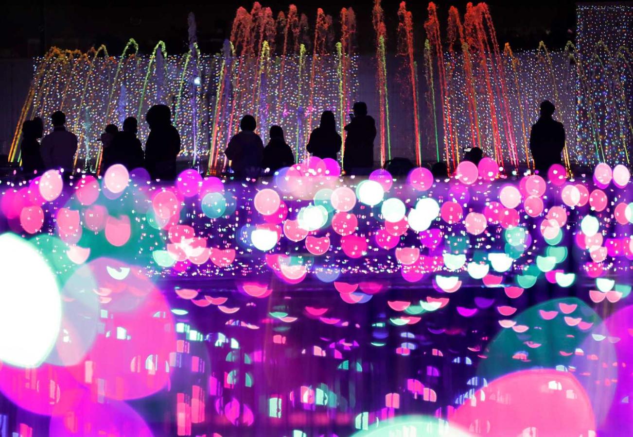 Decoración navideña de un parque de atracciones de Tokio