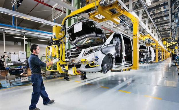 Cadena de producción de Mercedes-Benz en Vitoria. 