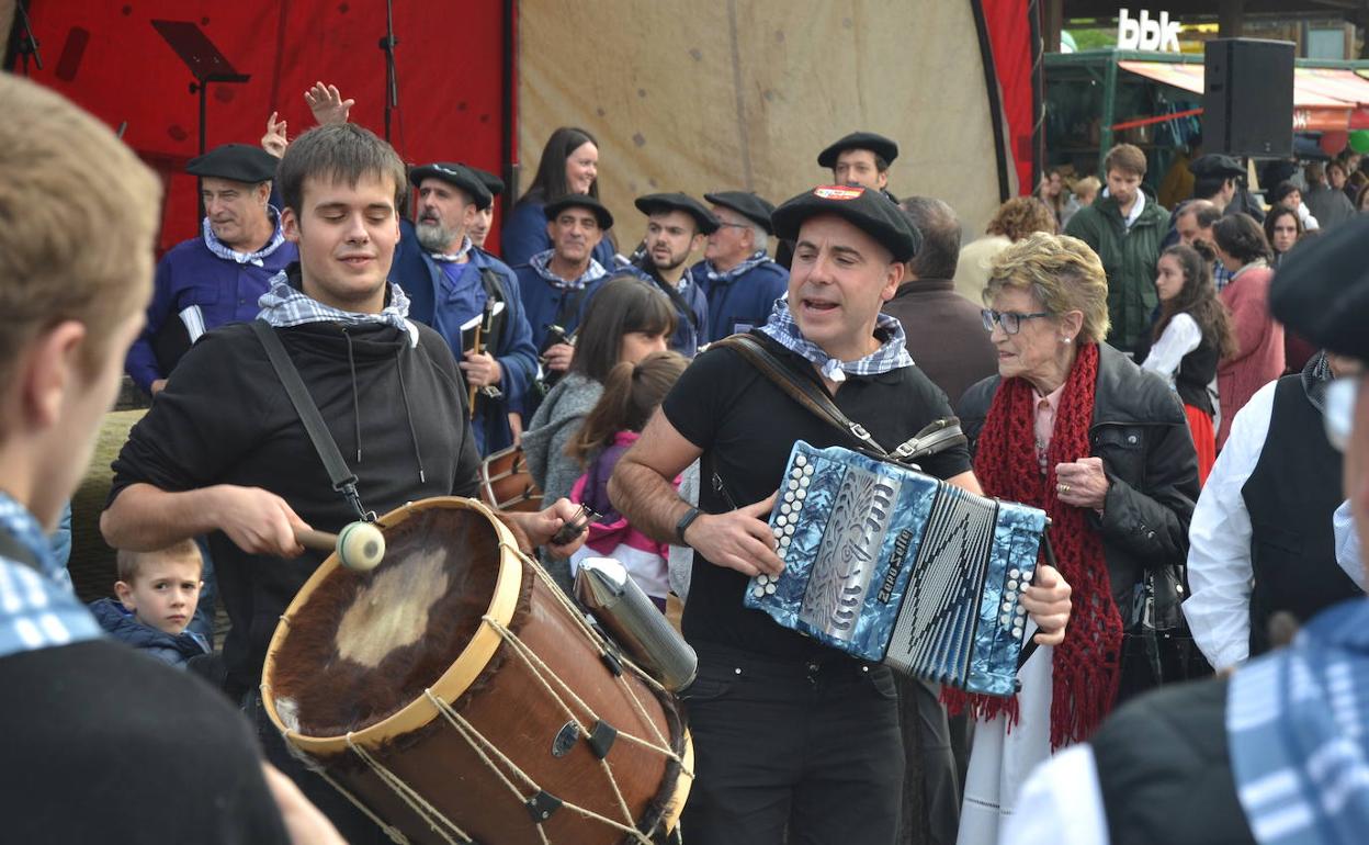 Euskal kantu tradizionak be izan ziran Muruetan. 