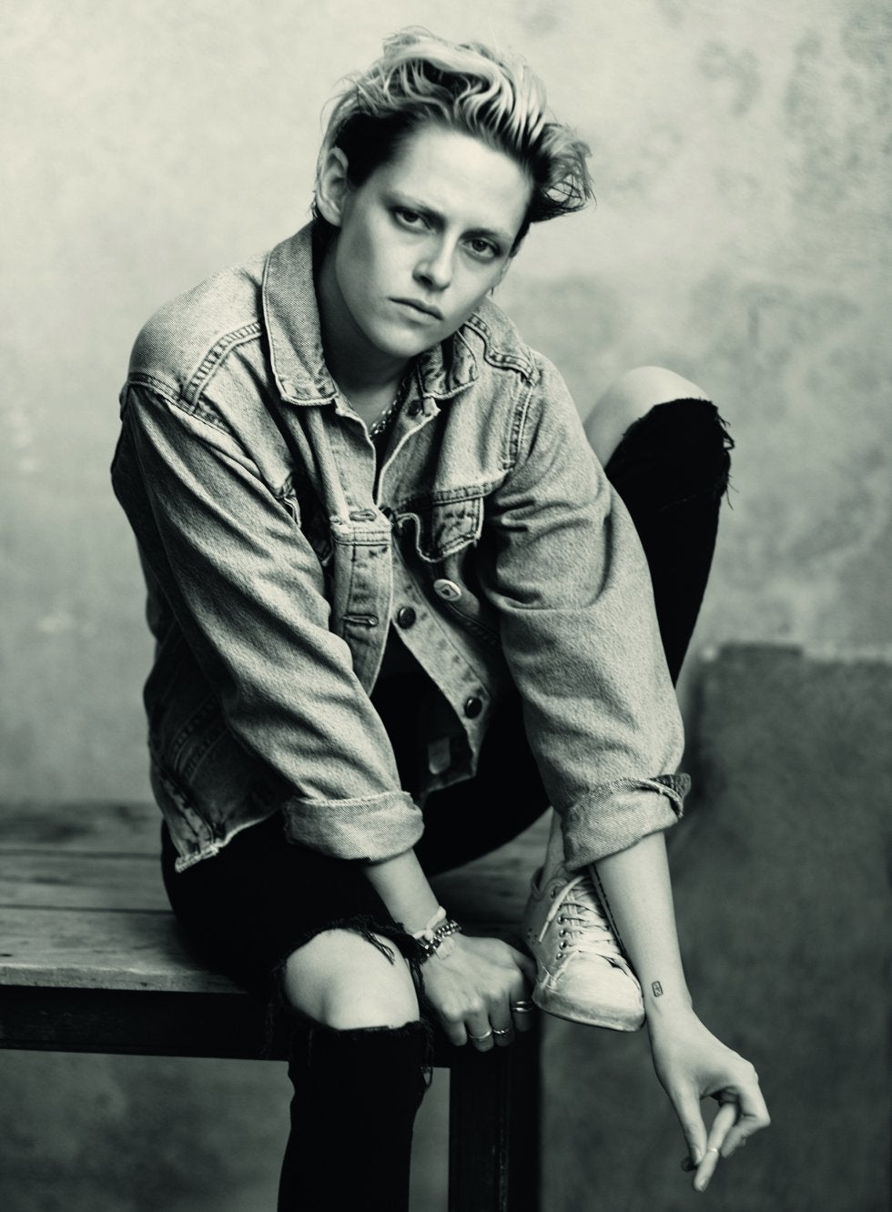 Kristen Stewart encarna a una Julieta con un estilo masculino y menos angelical que sus compañeras