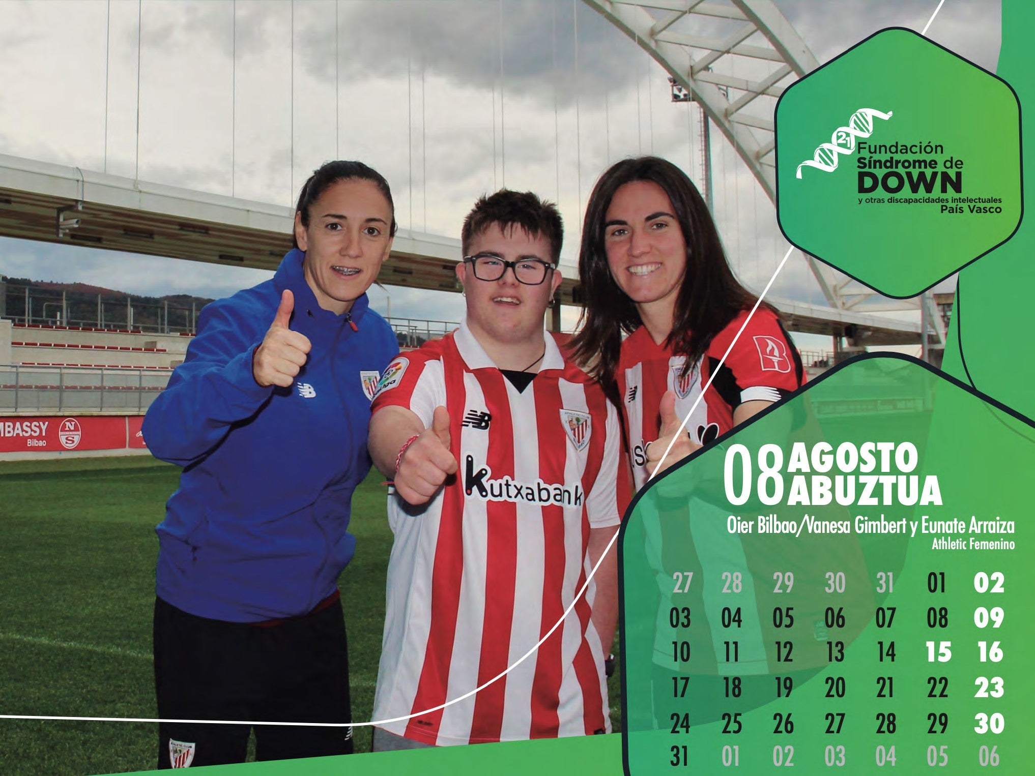 Las jugadoras del Athletic, Vanesa Gimbert y Eunate Arraiza, junto con Oier Bilbao.