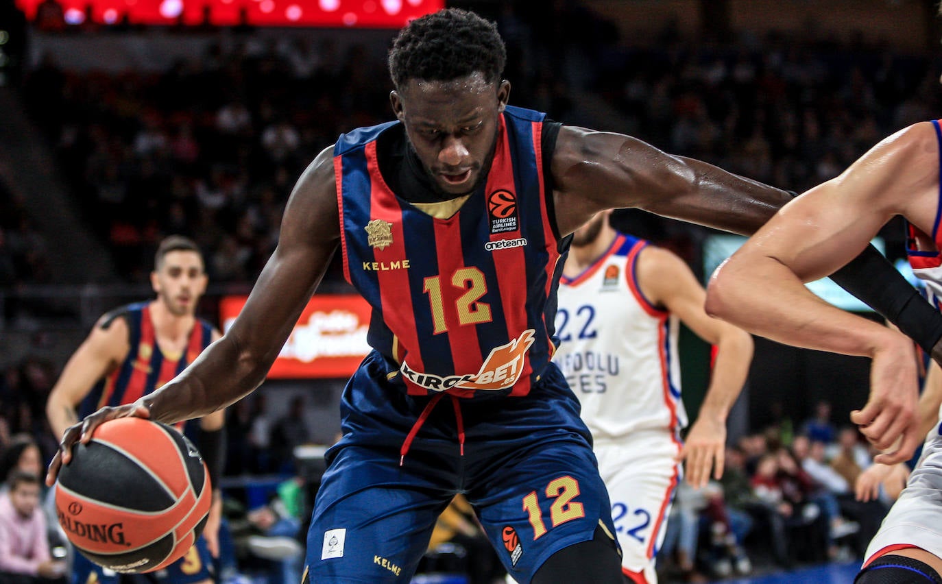 Fotos: Las mejores imágenes del Baskonia - Efes de la Euroliga 2019