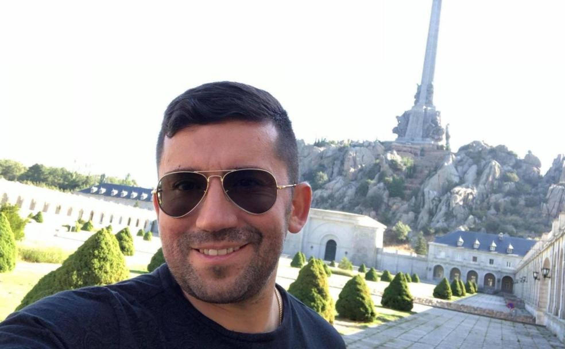 Jorge Ignacio P. J. se hace un 'selfie' en el Valle de los Caídos.