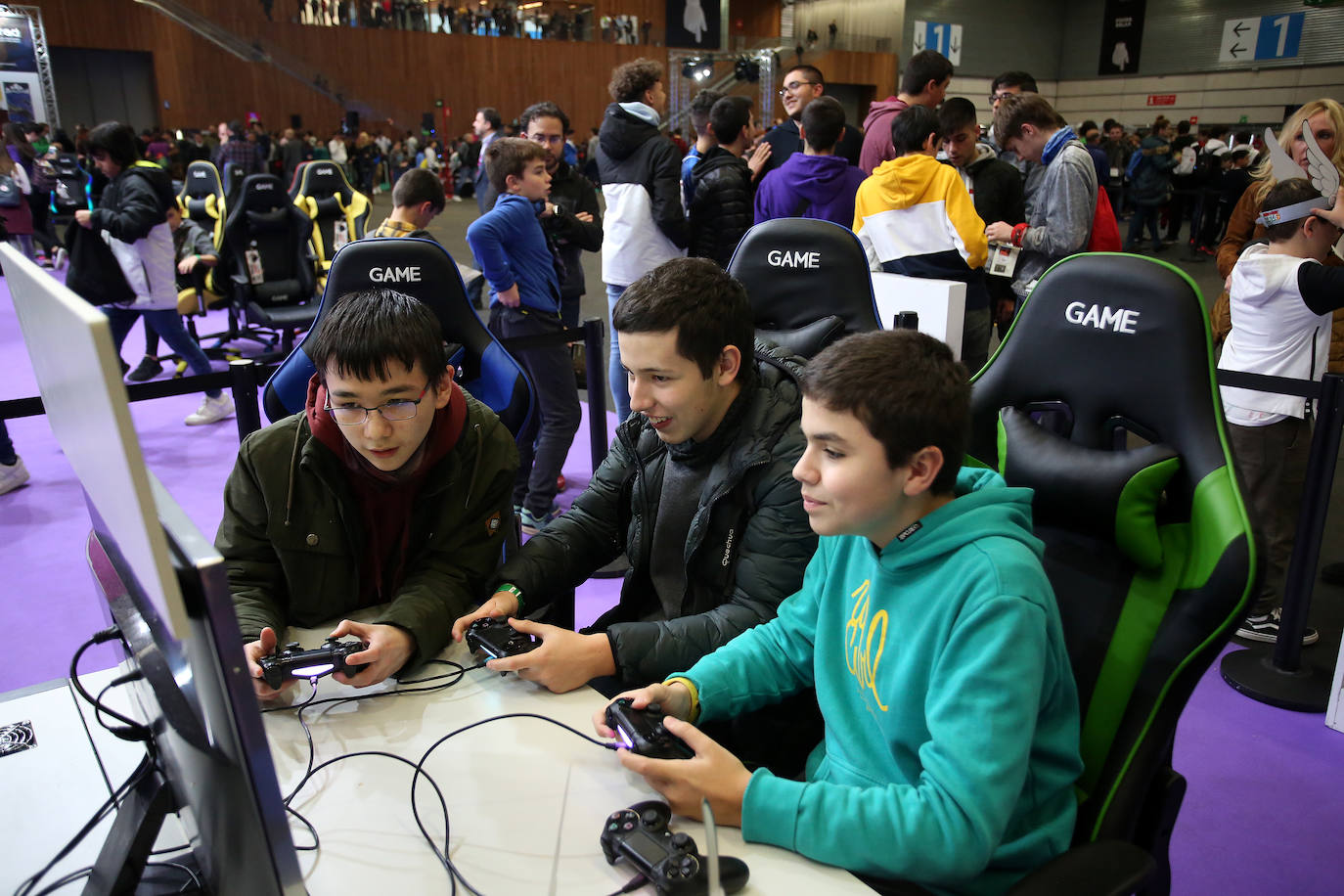 Las familias disfrutan este sábado de los videojuegos más novedosos