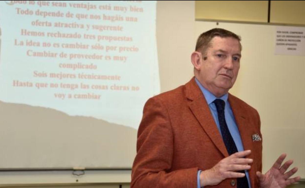 El economista, sociólogo, 'coaching' y conferenciante Carlos Rosser, durante una de sus charlas.