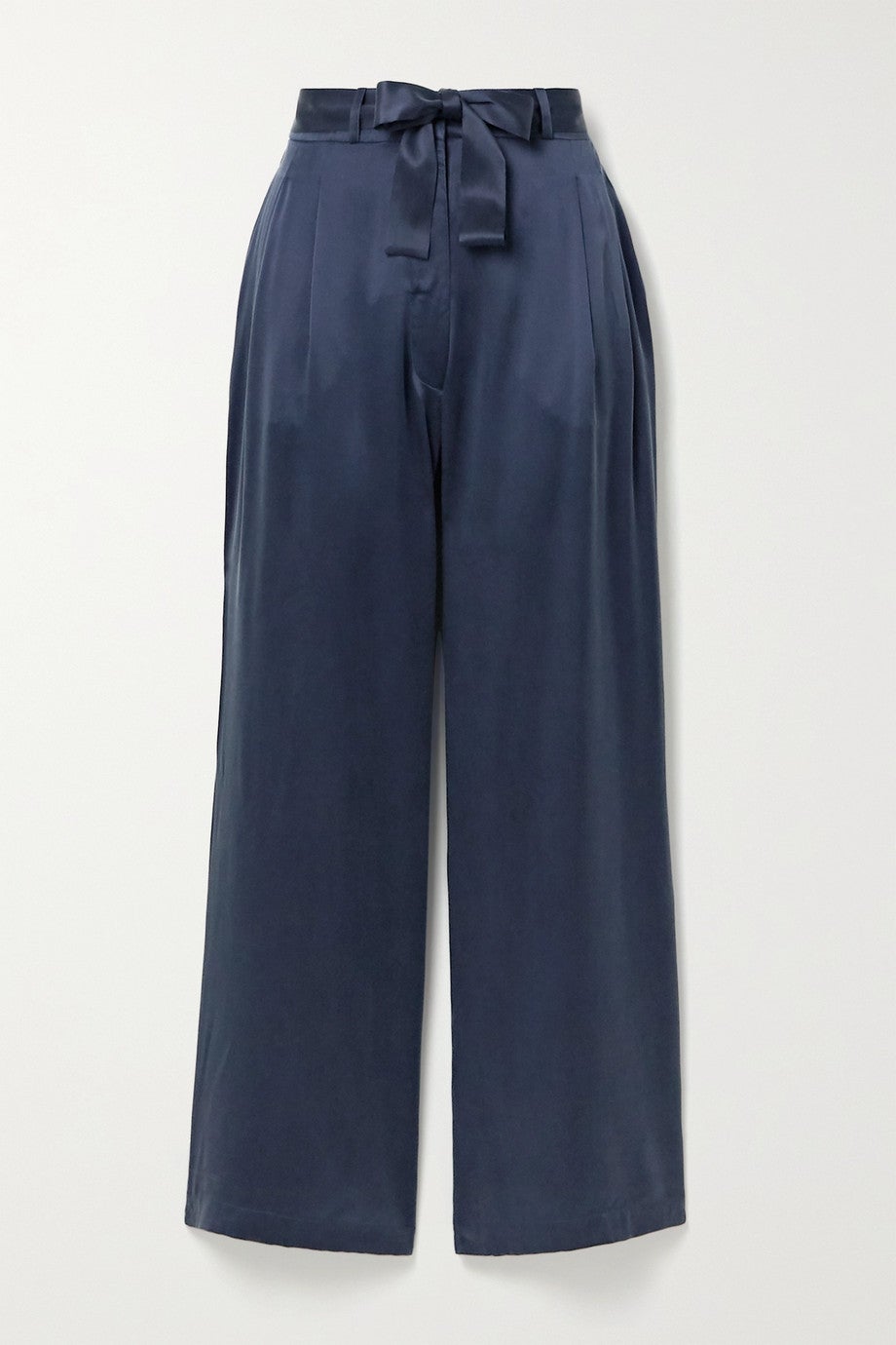 Pantalón ancho satinado, de Asceno (380 euros).