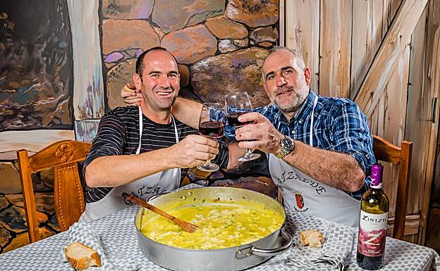 Manu Gil, a la izquierda, y Juan Carlos Medina. 