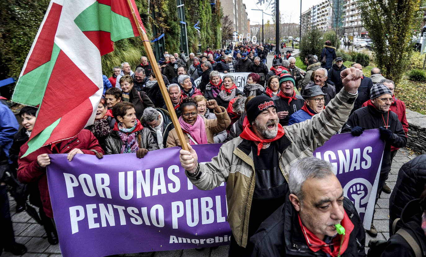 Una de las marchas ha partido desde el Palacio de Congresos Europa de Vitoria.