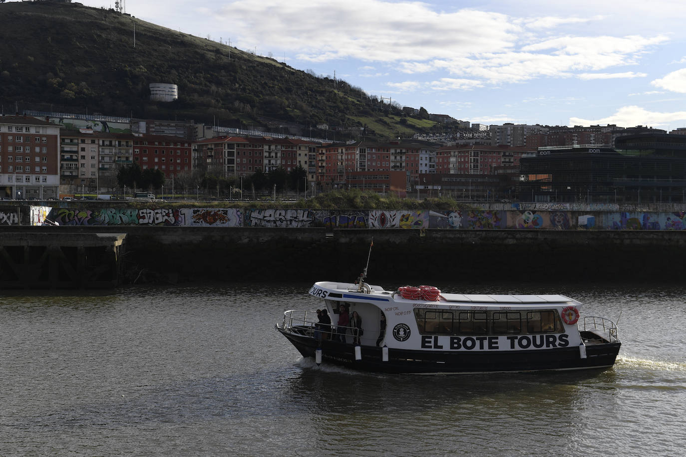 Rodaje de la webserie norteamericana «utopia plantilla» en los exteriores del entorno edificio de molinos (muelle astillero). 