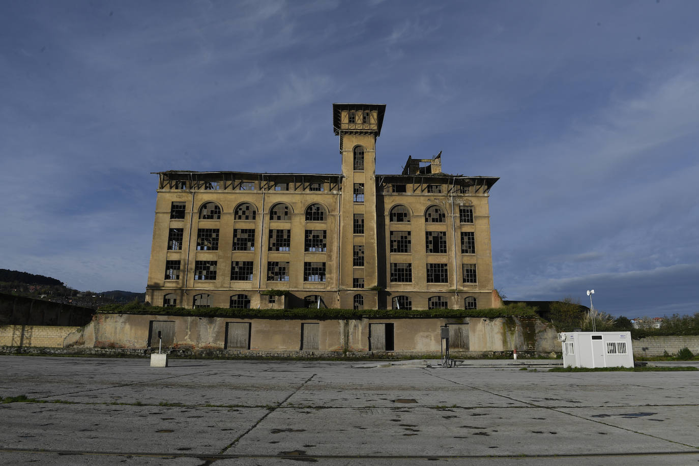 Rodaje de la webserie norteamericana «utopia plantilla» en los exteriores del entorno edificio de molinos (muelle astillero). 