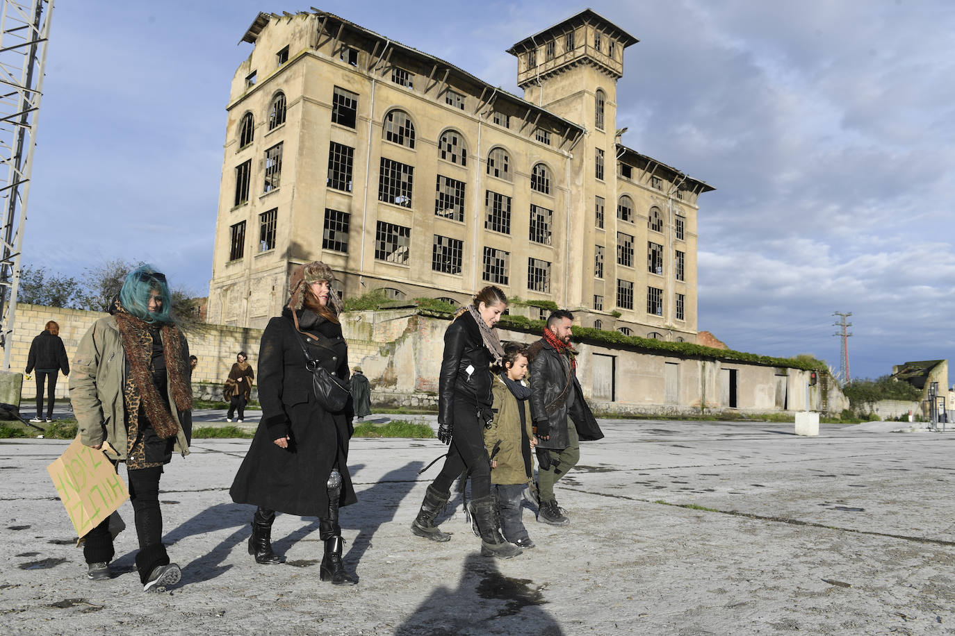 Rodaje de la webserie norteamericana «utopia plantilla» en los exteriores del entorno edificio de molinos (muelle astillero). 