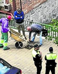 Imagen secundaria 2 - La policía ha protagonizado casi medio millar de actuaciones este año. El Ayuntamiento ha precintado arquetas y tapiado ventanas.