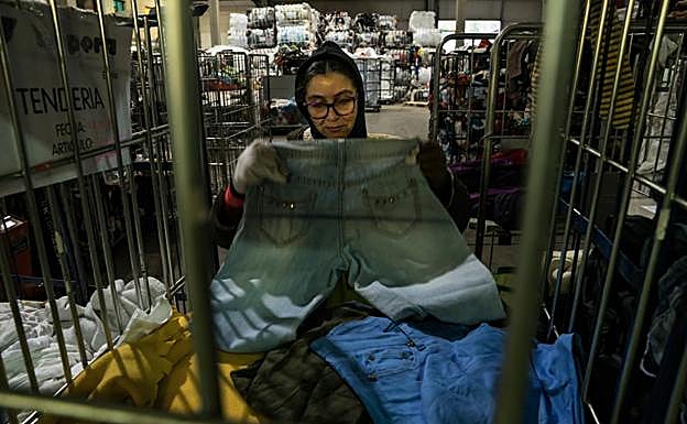 Pantalones que 'cuestan' al planeta 5.000 litros de agua