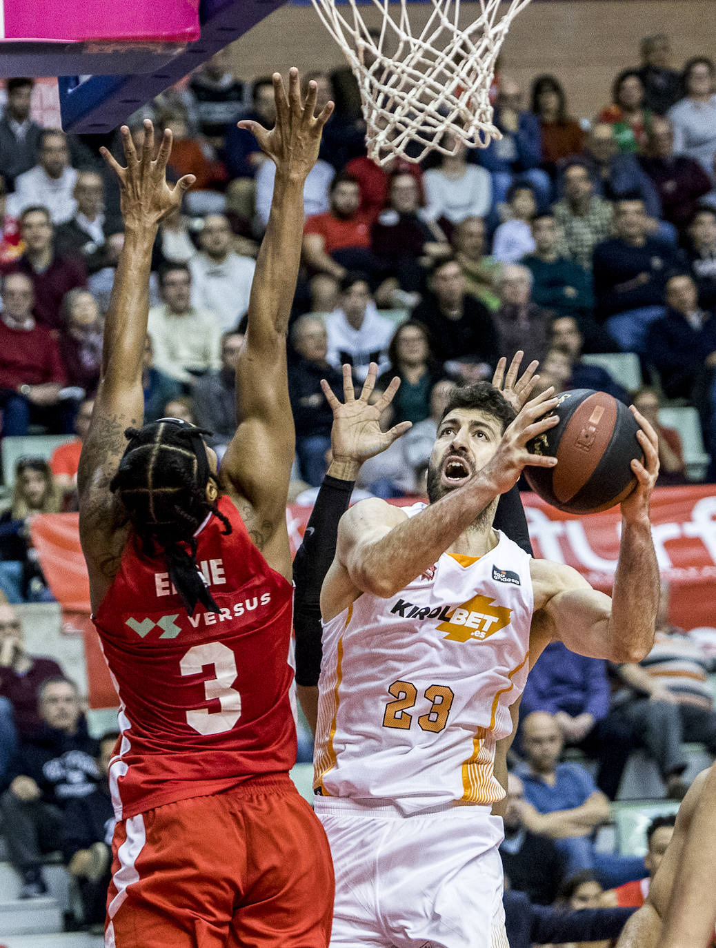 Fotos: Las mejores imágenes del partido entre el UCAM Murcia y el Baskonia