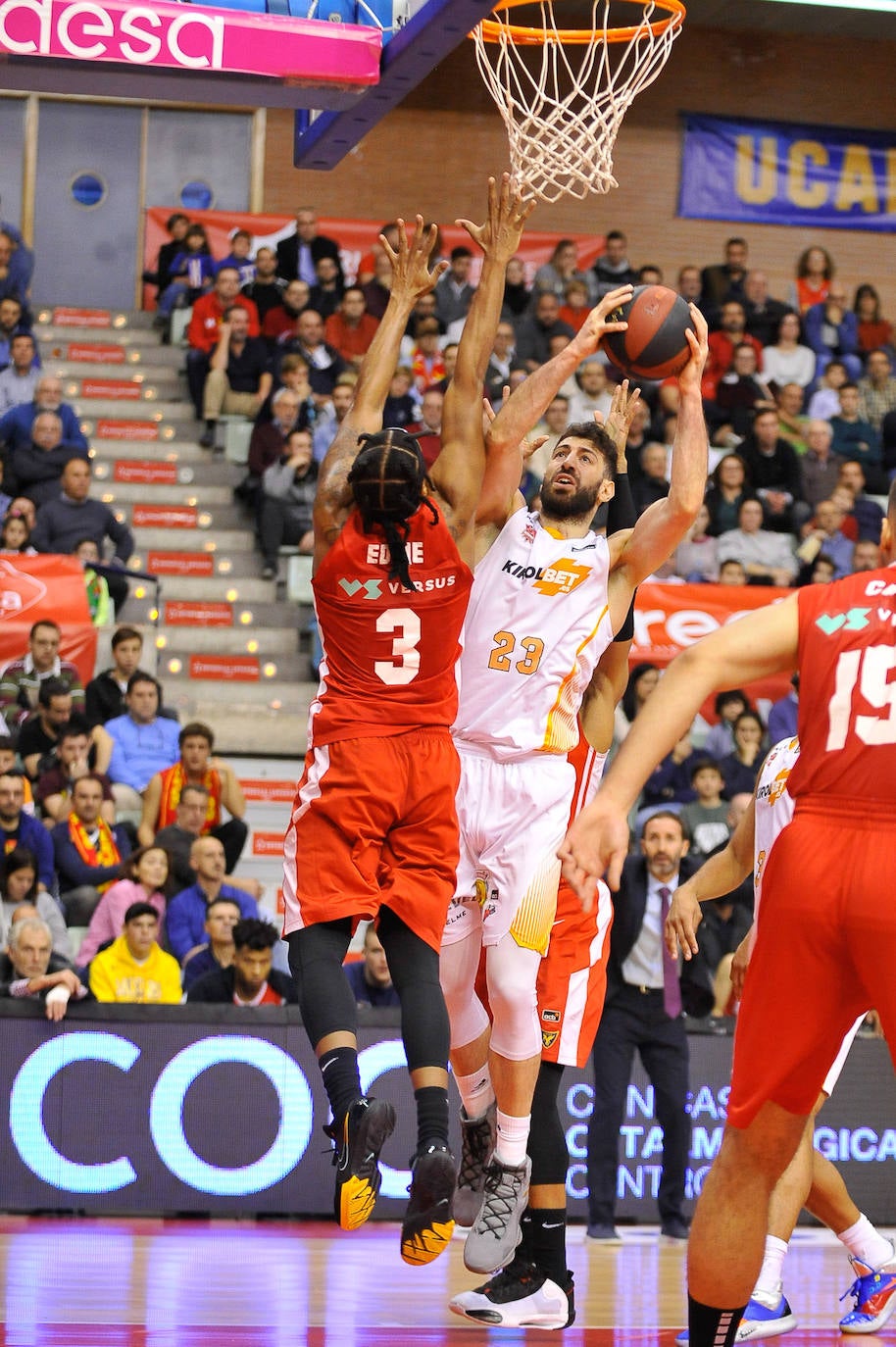 Fotos: Las mejores imágenes del partido entre el UCAM Murcia y el Baskonia