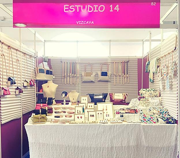 El puesto de 'Estudio 14' en el Azoka de Durango.