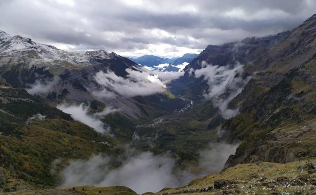 Imagen principal - Vista del valle de Pineta. A continuación, la casca del río Cínca y el propio río unos metros más abajo.