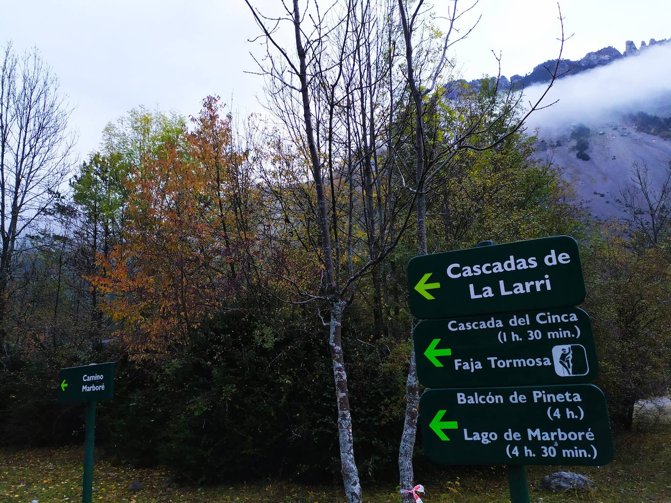 Salida desde el aparcamiento situado al fondo del valle de Pineta