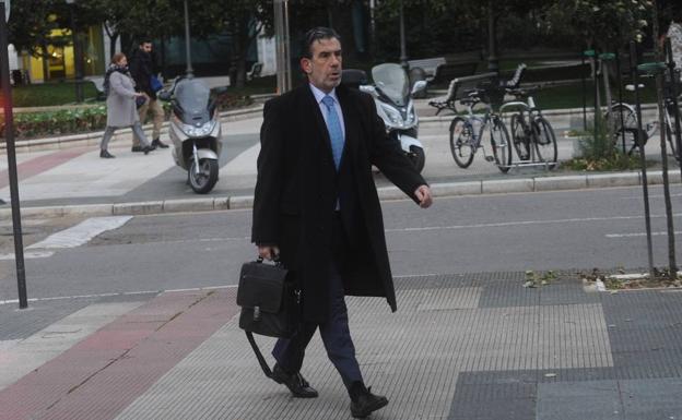 Josu Izaguirre, a su llegada esta mañana al Palacio de Justicia. 