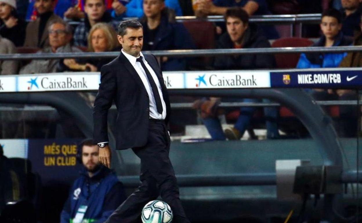 Ernesto Valverde, durante el clásico del Camp Nou.