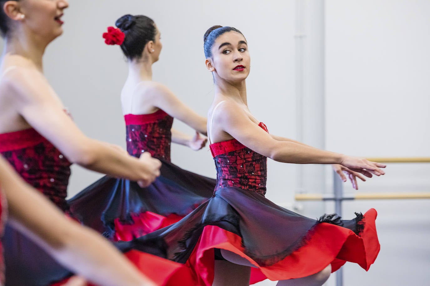 Fotos: Alumnos del conservatorio de danza ensayan &#039;El Cascanueces&#039; de la mano del Ballet de San Petersburgo