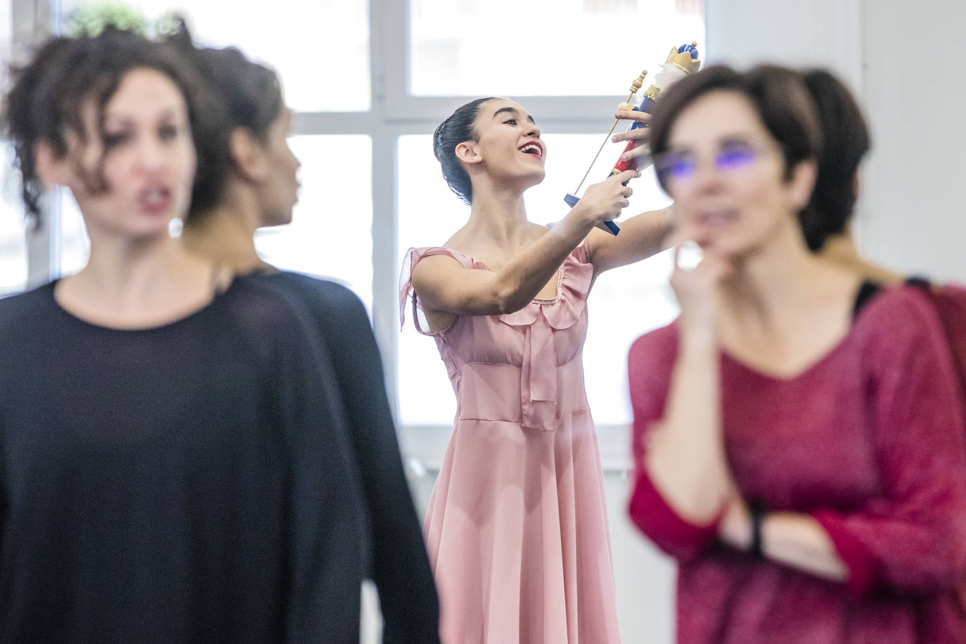 Fotos: Alumnos del conservatorio de danza ensayan &#039;El Cascanueces&#039; de la mano del Ballet de San Petersburgo