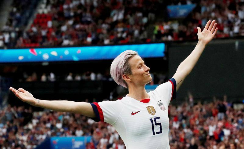 Megan Rapinoe (EEUU), celebra su primer gol durante el partido contra Francia en los cuartos de final del Mundial. 28 de junio de 2019. 