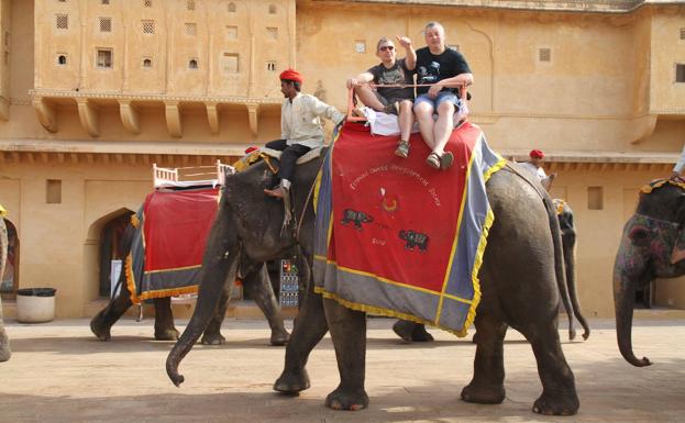 Con Álvaro Garrido (Mina) en Jaipur (India). 