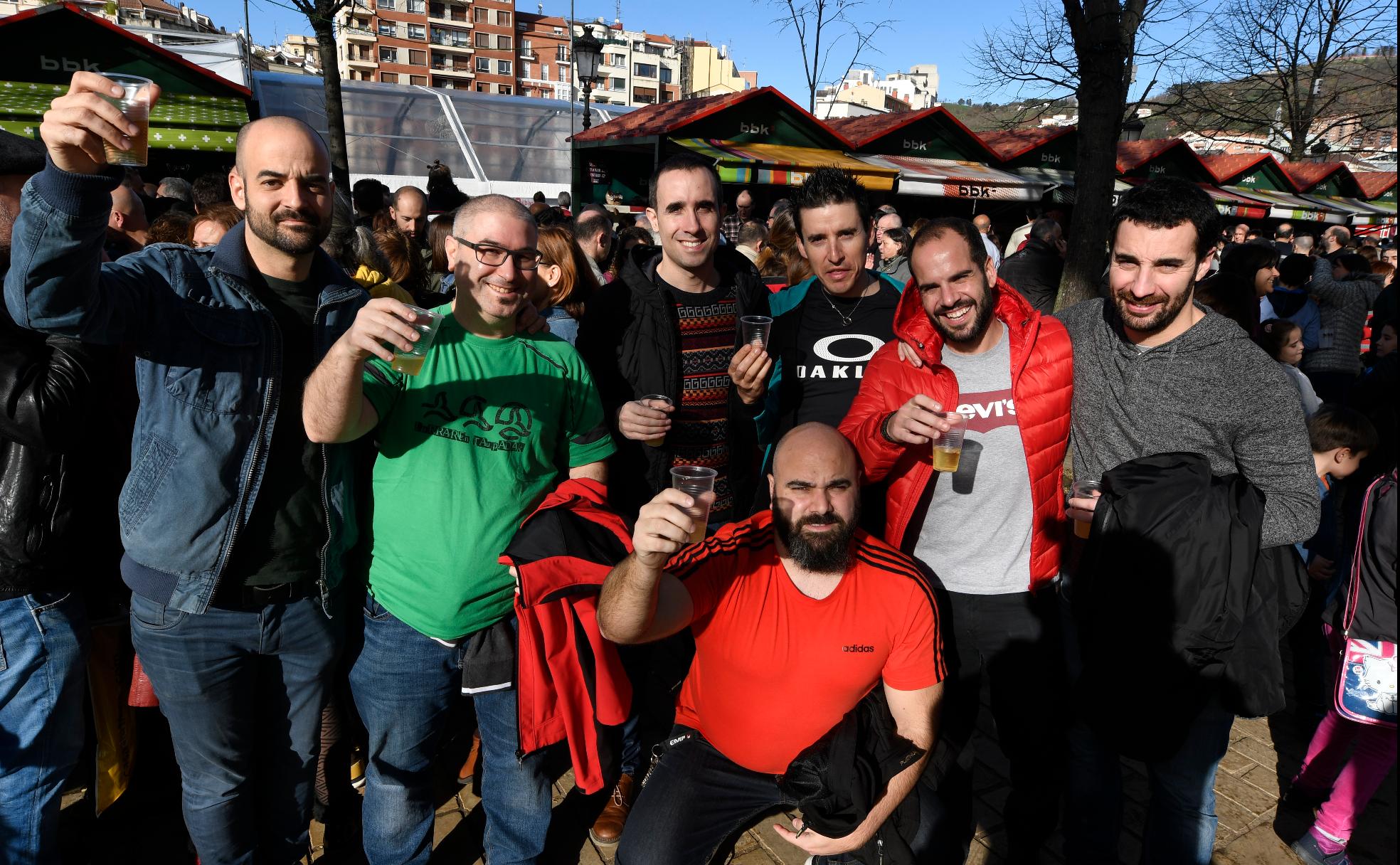 Los paraguas han aparecido en Santo Tomás pasadas las tres de la tarde. 