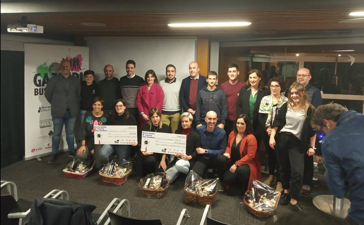 Sarituak, partaideak eta epaimahia Gautegiz-Areagako Urdaibai Bird Centerrean.