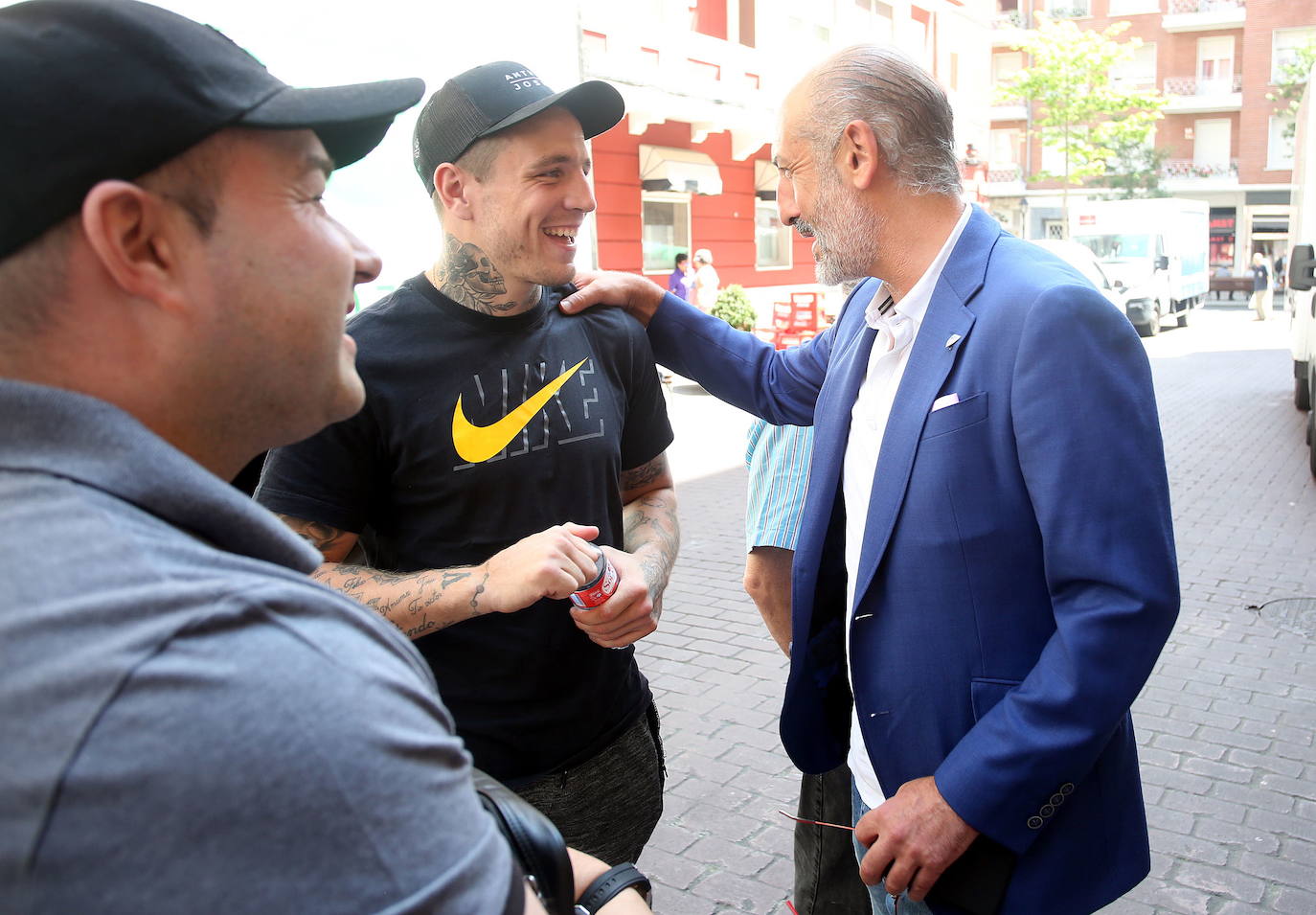 El Presidente Elizegi también se dejó ver con el boxeador Kerman Lejarraga, aficionado del Athletic.