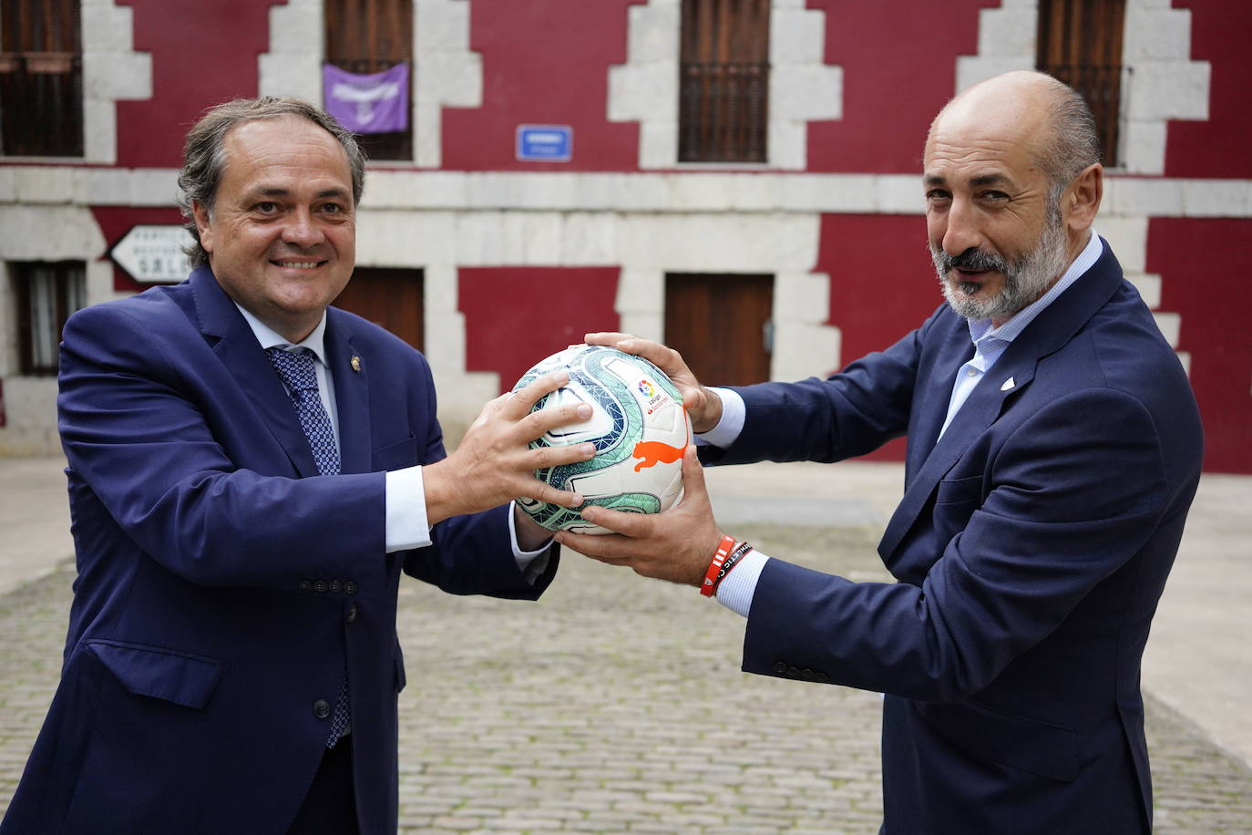 Jokin Aperribay y Aitor Elizegi en la previa de un derbi contra la Real Sociedad.