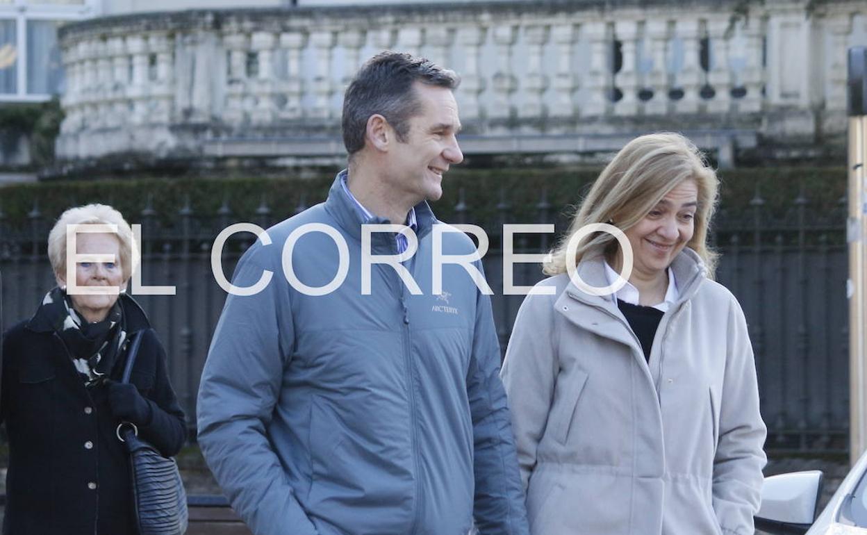 Iñaki Urdangarin y la infanta Cristina pasean por Vitoria.
