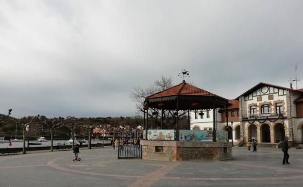 La plaza del Astillero es el punto de encuentro para cualquier actividad en Plentzia. 