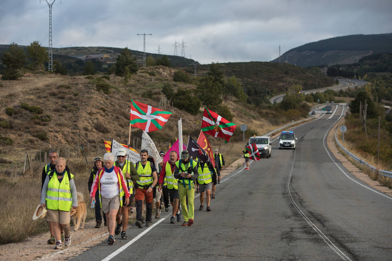 Los pensionistas no se paran. El colectivo de pensionistas de Bizkaia mantienen el fuelle y cierra su segundo año de movilizaciones desde que hace 22 meses salieron a la calle por primera vez para reclamar unas «pensiones dignas». Más combativos que nunca, tacharon de «miseria» la subida del 4% de la RGI acordada por Elkarrin Podemos y el Gobierno vasco en su acuerdo presupuestario y rematan 2019 llamando a sus homólogos europeos a que repliquen su convocatoria de huelga en Euskadi para el 30 de enero.