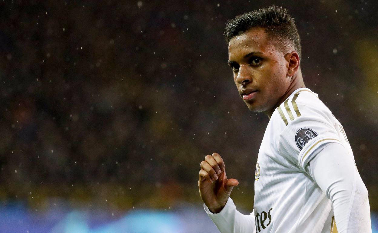 Rodrygo celebra un gol con el Real Madrid.