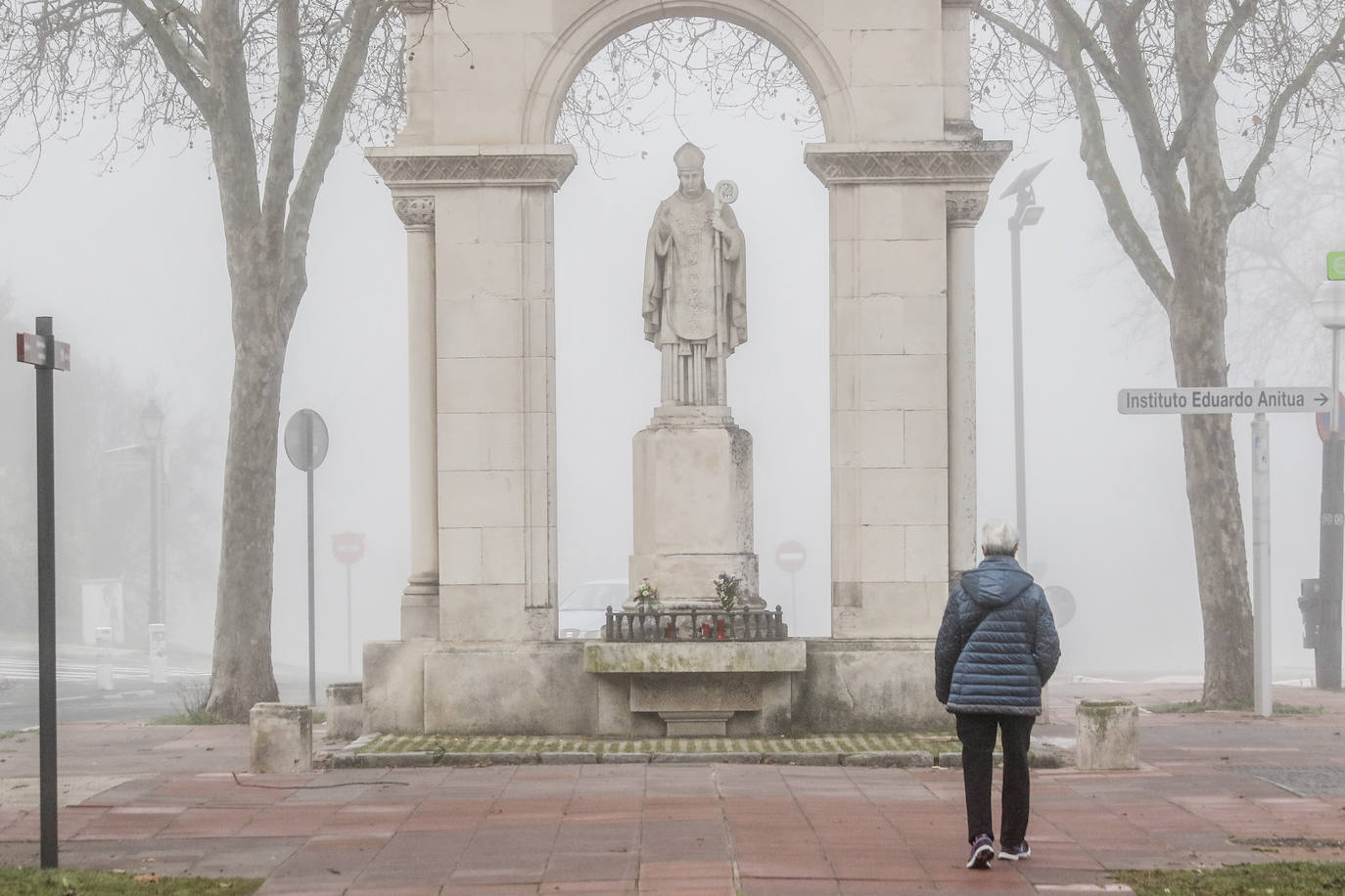 Fotos: Vitoria bajo la niebla