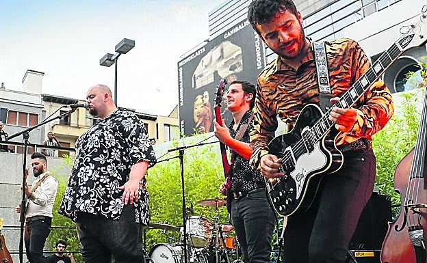 Jonathan Herrero, al frente del quinteto A Contra Blues, en un concierto en el festival Korterraza, en el Artium.
